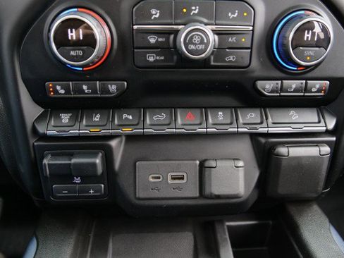 Used 2021 Chevrolet Silverado 2500 LTZ w/ LTZ Premium Package image 17