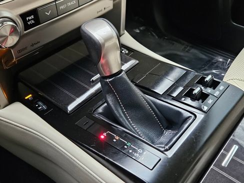 Used 2020 Lexus GX 460 Premium w/ Premium Package AWD/4WD image 12
