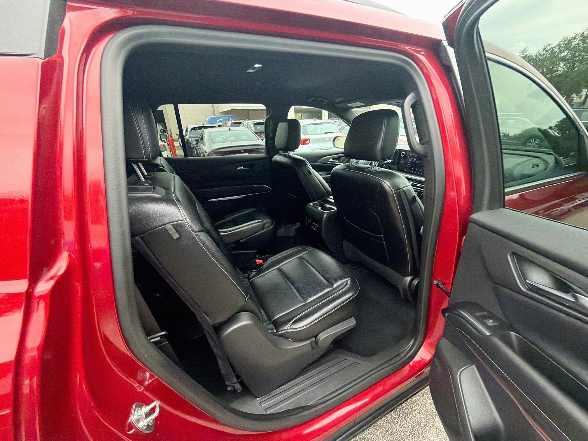 Used 2024 Chevrolet Traverse LT FWD image 28