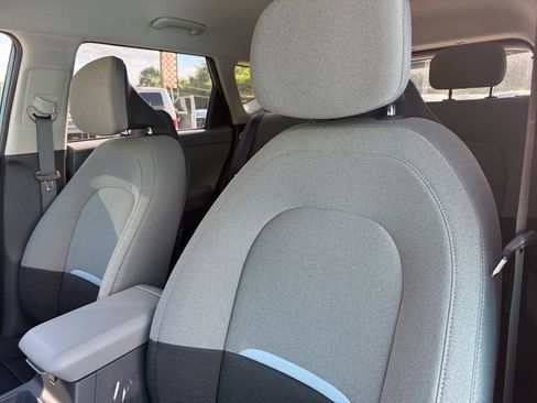 New 2027 Kia Seltos LX FWD image 13
