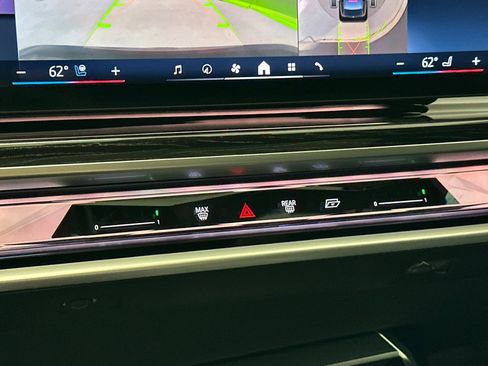 Certified 2024 BMW i7 xDrive60 AWD/4WD image 25