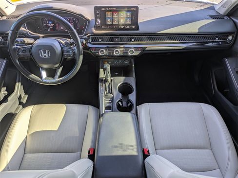 Used 2022 Honda Civic Touring image 2