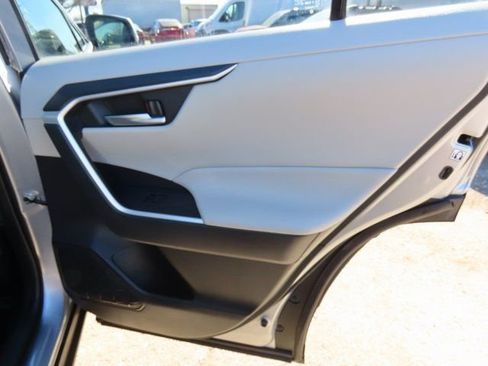 Used 2019 Toyota RAV4 XLE image 12
