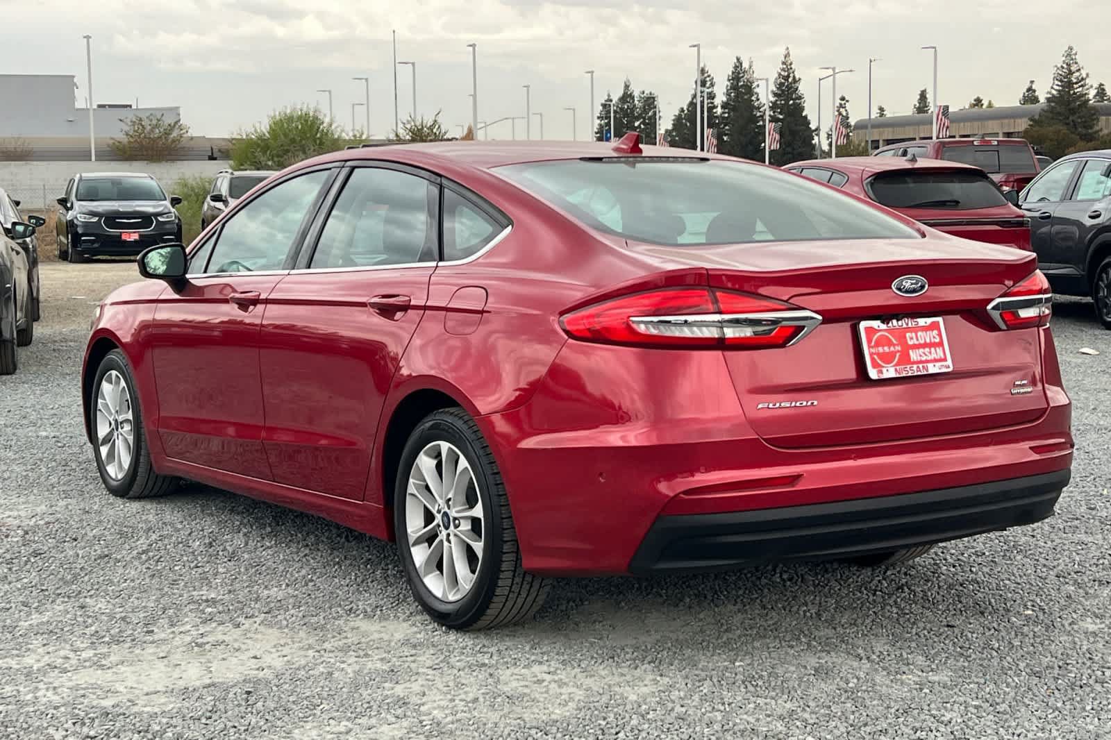 Used 2020 Ford Fusion SE FWD image 6