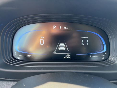 Certified 2025 Hyundai Venue SE FWD image 14