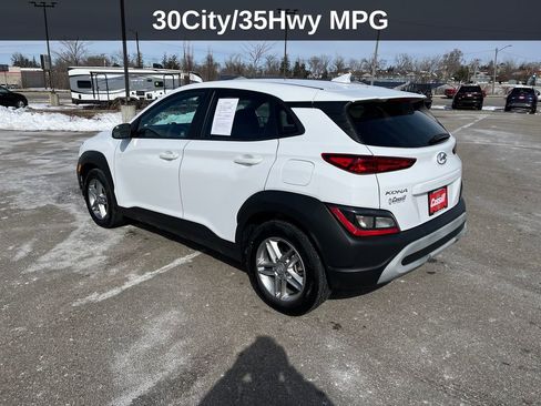 Used 2022 Hyundai Kona SE image 3