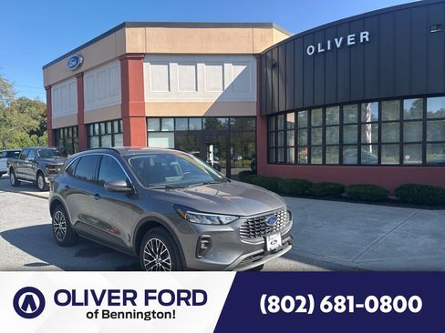 New 2024 Ford Escape SE image 1