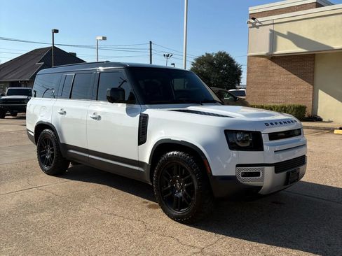 Used 2023 Land Rover Defender 130 SE image 3