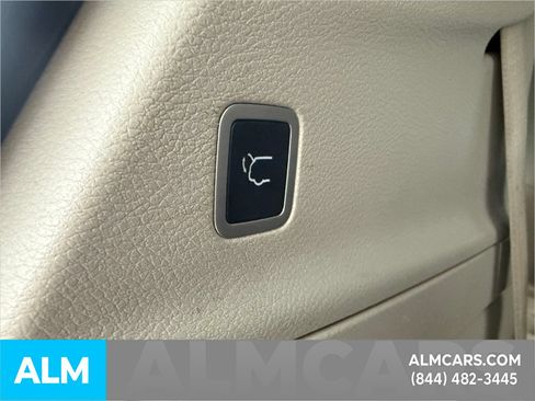 Used 2023 Chrysler Pacifica Touring-L FWD image 10