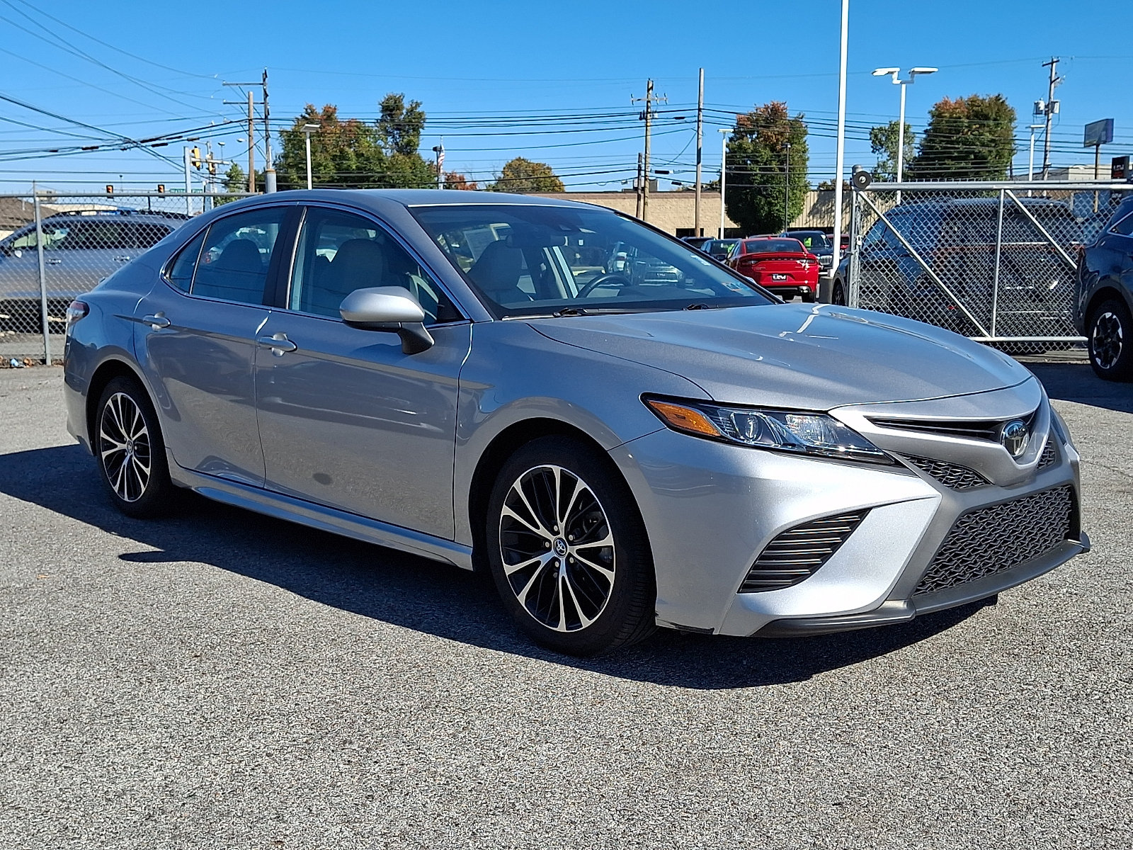 Used 2019 Toyota Camry SE w/ Protection Package (Q2) FWD image 3
