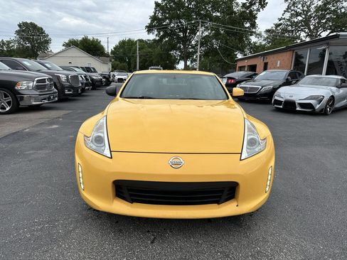 Used 2017 Nissan 370Z Touring image 2