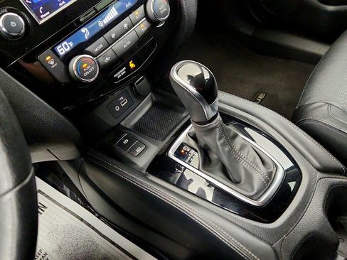 Used 2020 Nissan Rogue SL image 16