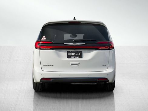 New 2026 Chrysler Pacifica Select image 5