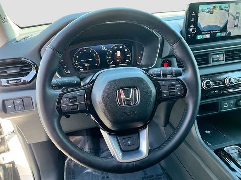 Used 2023 Honda Pilot Elite image 11