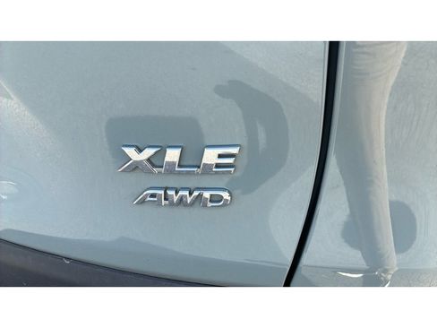Used 2022 Toyota RAV4 XLE w/ Convenience Package image 7