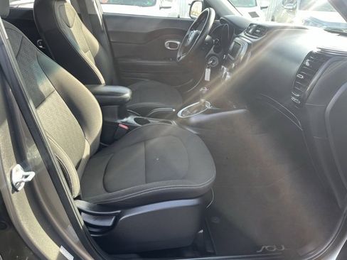 Used 2018 Kia Soul Base image 10