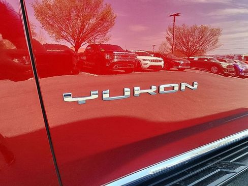 Used 2024 GMC Yukon SLT w/ SLT Premium Package RWD image 32