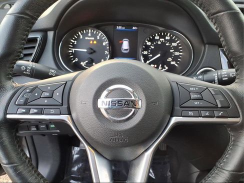 Used 2018 Nissan Rogue SV image 7