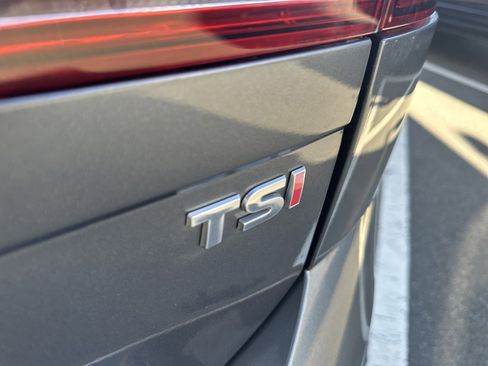 Used 2016 Volkswagen Golf S image 21