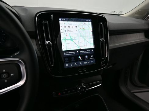 Used 2025 Volvo XC40 B5 Plus AWD/4WD image 11