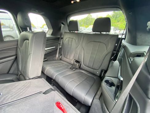 Used 2022 BMW X7 xDrive40i w/ M Sport Package AWD/4WD image 25