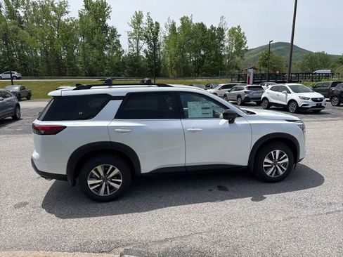 New 2026 Nissan Pathfinder SL AWD/4WD image 14
