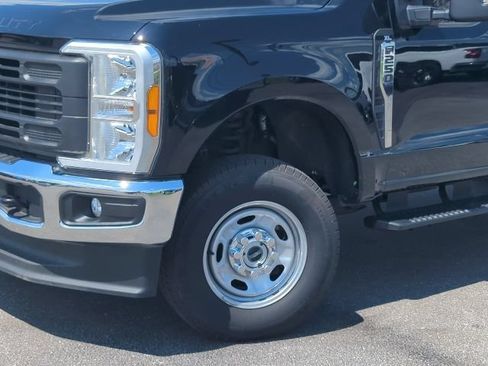 Used 2023 Ford F250 XL AWD/4WD image 2