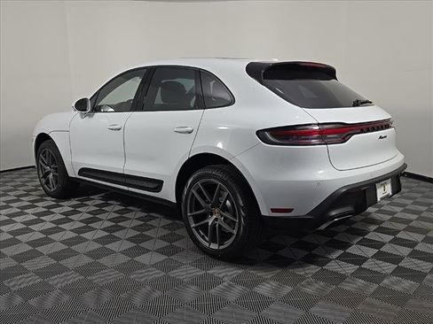 Certified 2025 Porsche Macan image 3