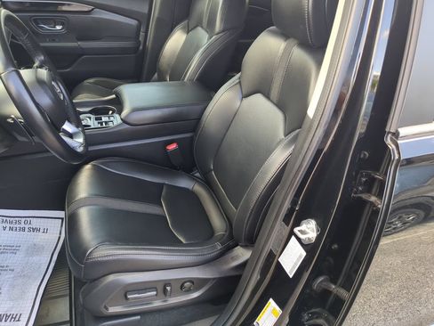 Used 2025 Honda Pilot EX-L image 19