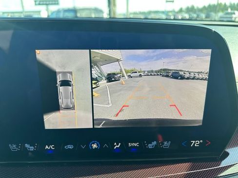 Used 2024 Chevrolet Traverse RS image 16