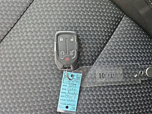 Certified 2023 GMC Acadia SLE w/ Driver Convenience Package image 36