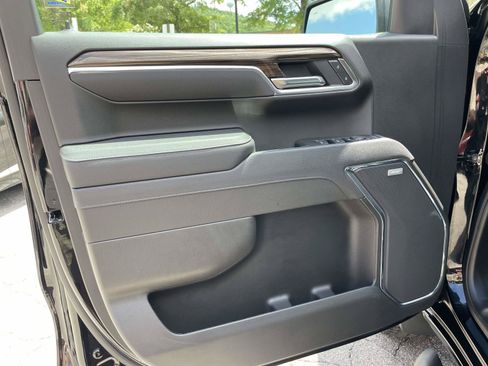 Used 2025 Chevrolet Silverado 1500 LT Trail Boss w/ LT Trail Boss Premium Package AWD/4WD image 5