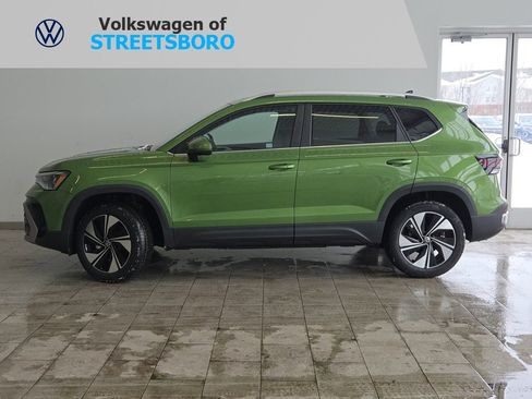 New 2026 Volkswagen Taos SE image 1