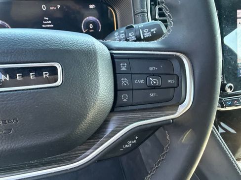 Used 2024 Jeep Wagoneer L Series II w/ Flexible Seating Group AWD/4WD image 20