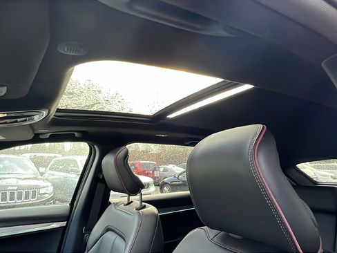 Used 2024 Jeep Wagoneer Launch Edition image 19