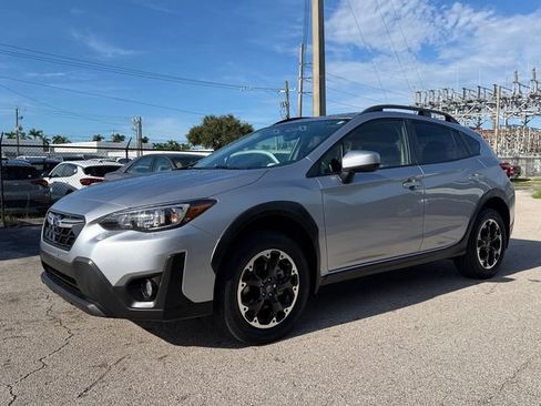 Certified 2021 Subaru Crosstrek 2.0i Premium w/ Moonroof Package AWD/4WD image 3