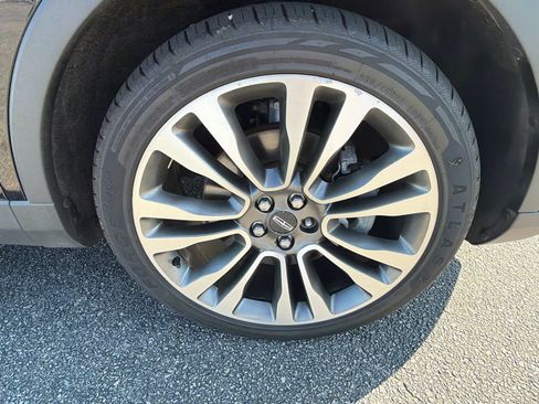 Used 2017 Lincoln MKX Reserve w/ Driver Assistance Package AWD/4WD image 29