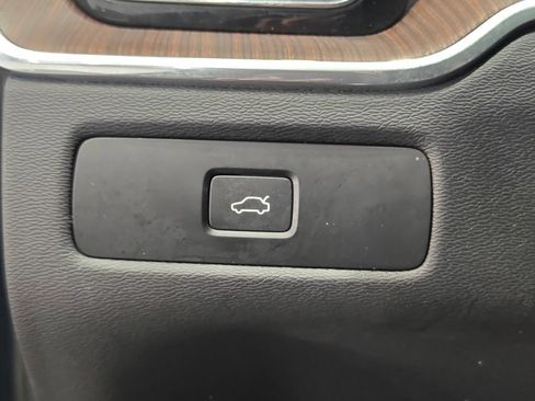 Used 2023 Volvo XC60 B5 Plus AWD/4WD image 9