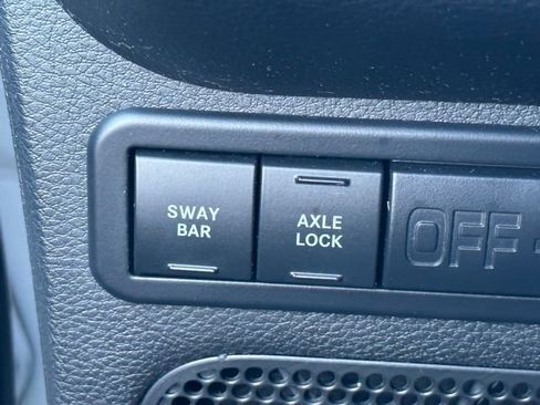 Used 2017 Jeep Wrangler Unlimited Rubicon w/ Connectivity Group image 13