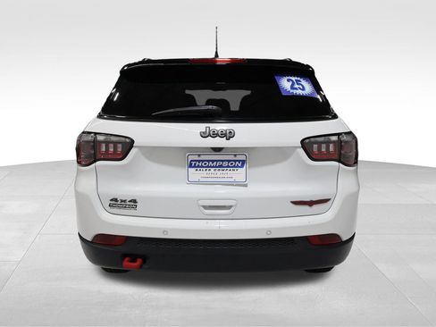 Used 2025 Jeep Compass Trailhawk AWD/4WD image 3