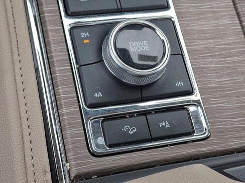 Certified 2024 Ford Expedition Limited image 27