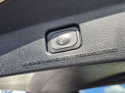 Used 2017 Ford Explorer Platinum image 10