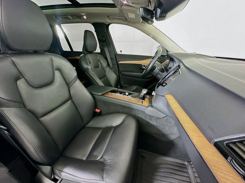 Used 2022 Volvo XC90 T5 Momentum w/ Advanced Package image 34