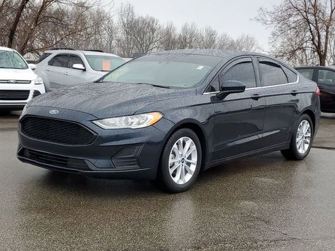 Used 2020 Ford Fusion SE image 2