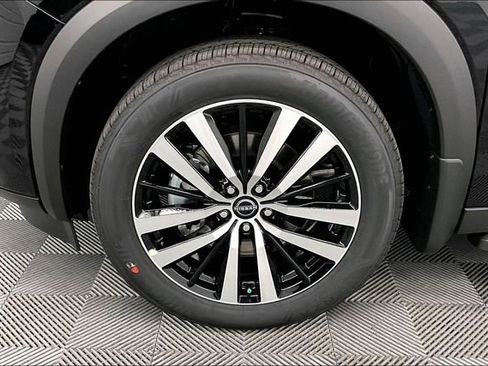 New 2025 Nissan Pathfinder Platinum w/ Lighting Package (N93) AWD/4WD image 11
