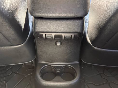 Used 2015 Jeep Wrangler Unlimited Rubicon w/ Connectivity Group image 17