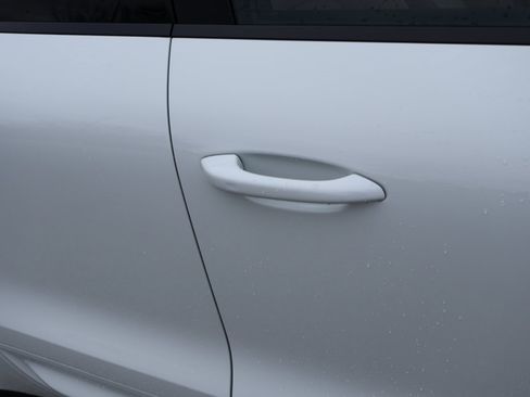 New 2026 Porsche Macan image 17