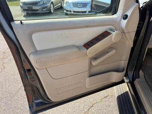 Used 2006 Ford Explorer Eddie Bauer RWD image 11