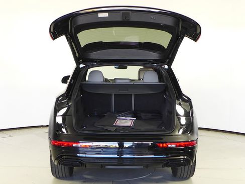 Used 2024 Audi Q5 e Premium Plus w/ Premium Plus Package image 10