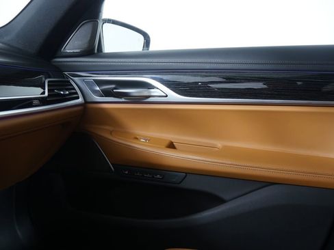 Certified 2022 BMW 750i xDrive w/ Executive Package image 28